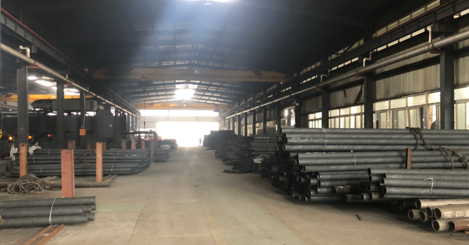 公司不(bù)鏽鋼管坯堆放(fàng)區(qū)